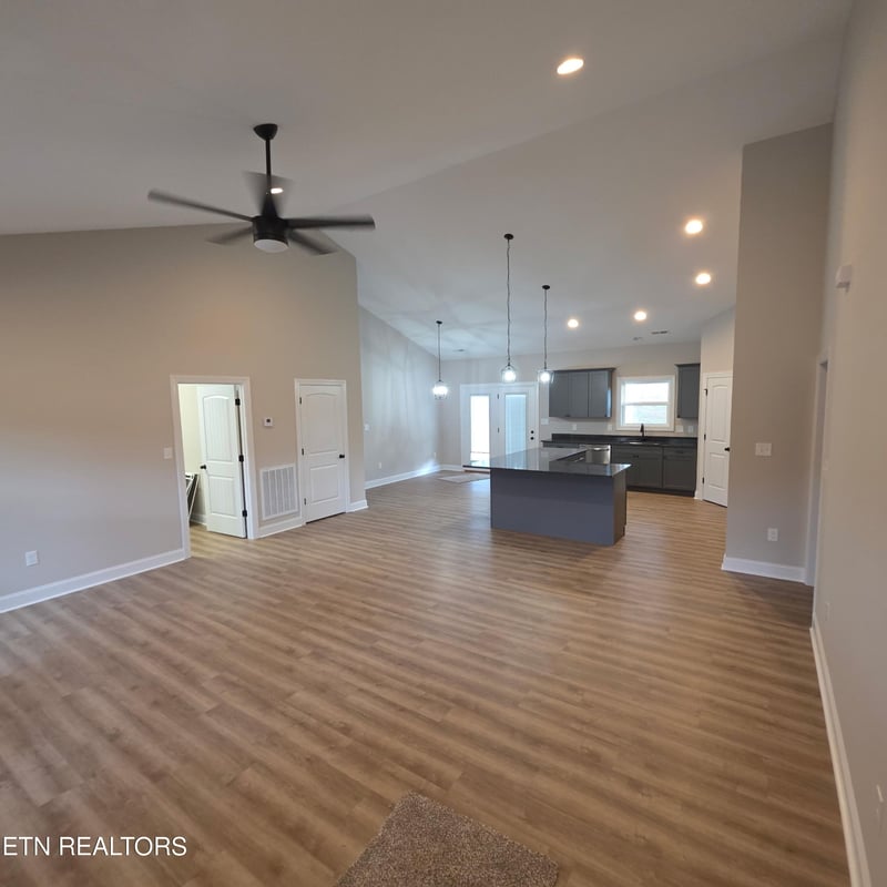 217 Mossy Rock Rd, Clinton, TN 37716