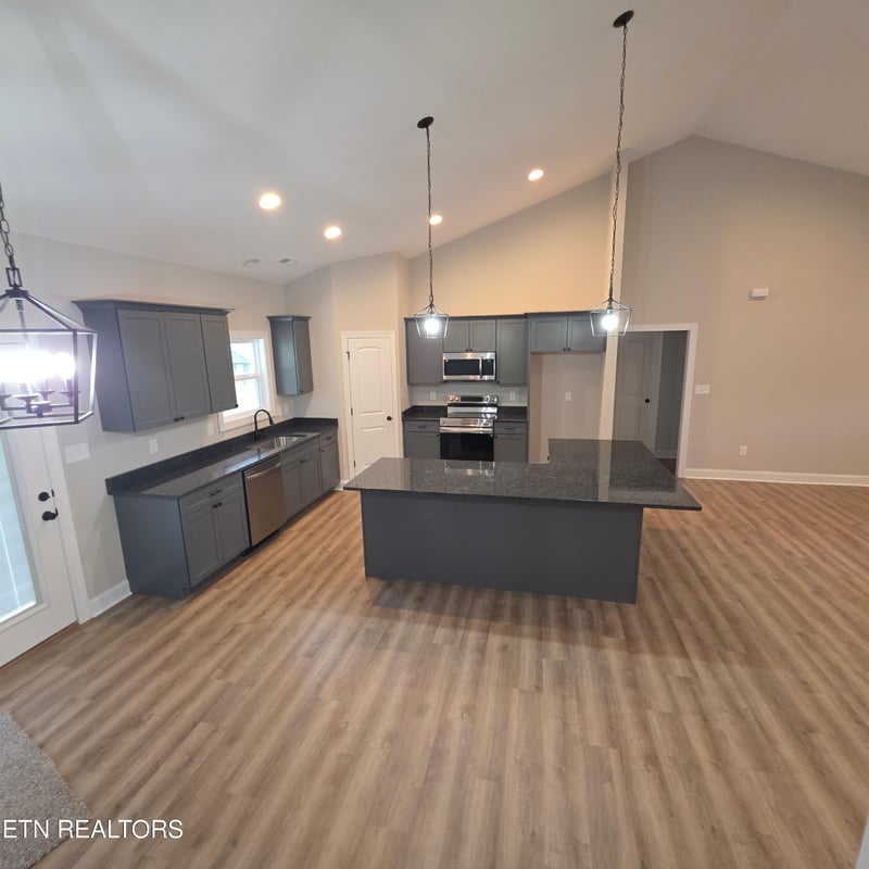 217 Mossy Rock Rd, Clinton, TN 37716
