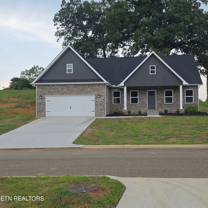 217 Mossy Rock Rd, Clinton, TN 37716