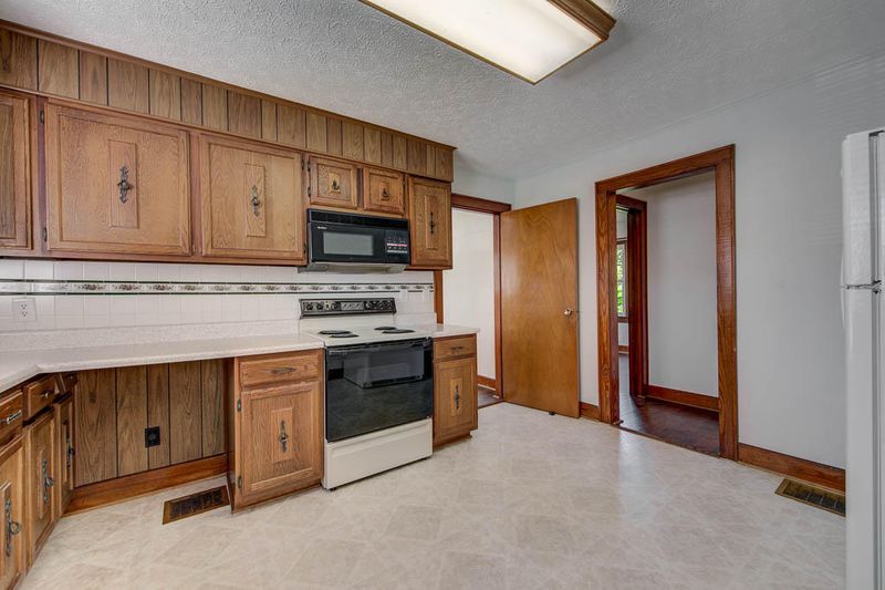 217 Old Clear Branch Ln, Rocky Top, TN 37769