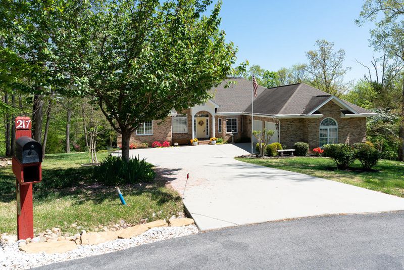 217 Osage Ln, Loudon, TN 37774