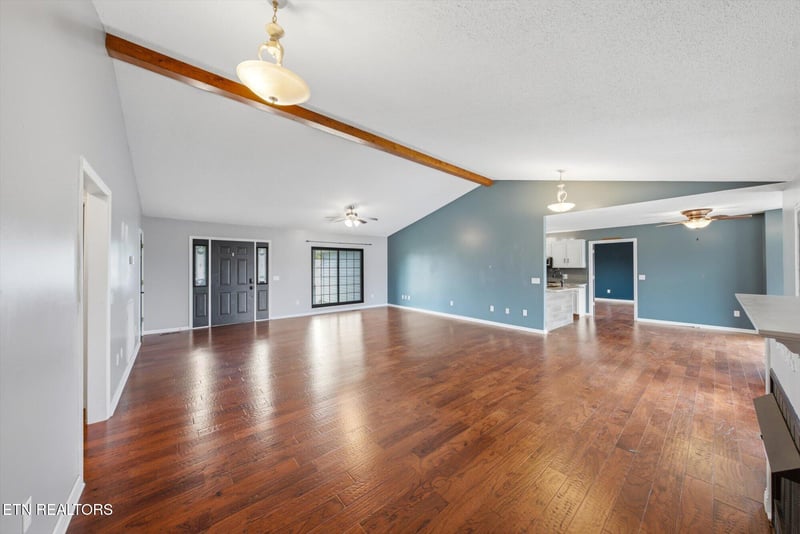 217 S Rolling Ridge Ln, Vonore, TN 37885