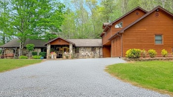 217 Seaton Dr, Gatlinburg, TN 37738