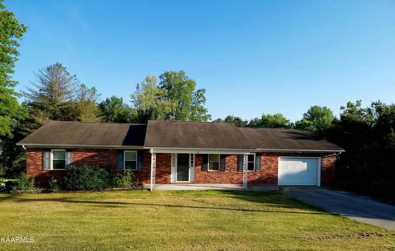 217 Summit Dr, Lafollette, TN 37766
