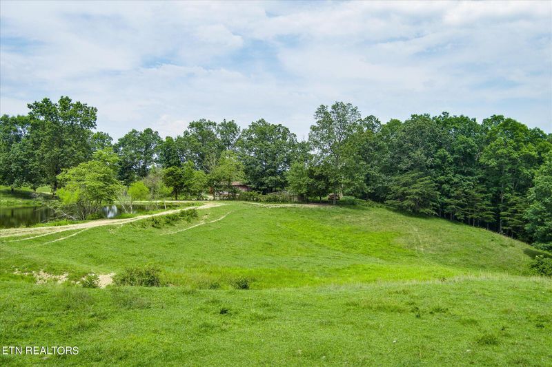 217 W Creston Rd, Crossville, TN 38571