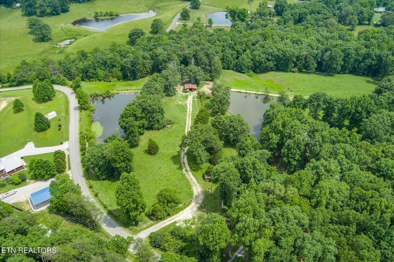 217 W Creston Rd, Crossville, TN 38571