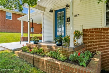 217 W Hicks St, Clinton, TN 37716