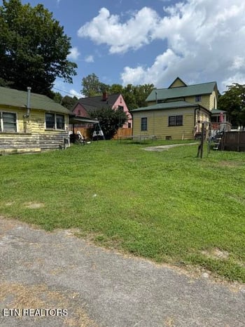 217 Walden Ave, Harriman, TN 37748