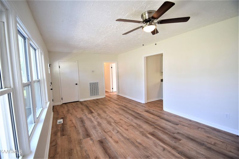 2174 E Outer Dr, Morristown, TN 37814