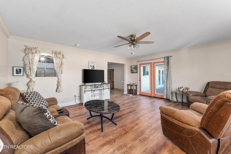 218 Christin Dr, Clinton, TN 37716