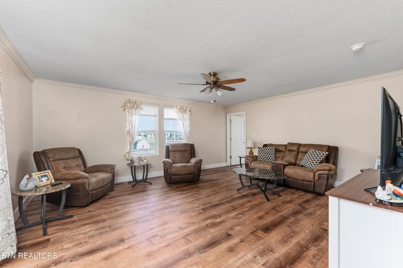 218 Christin Dr, Clinton, TN 37716