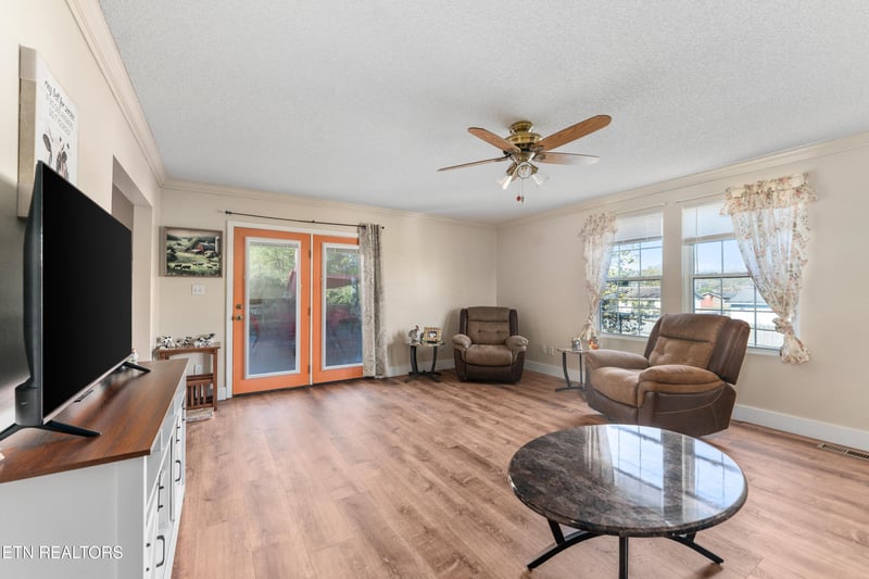 218 Christin Dr, Clinton, TN 37716
