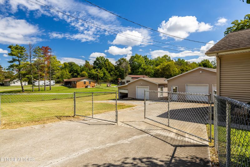 218 Doris Ln, Maryville, TN 37803