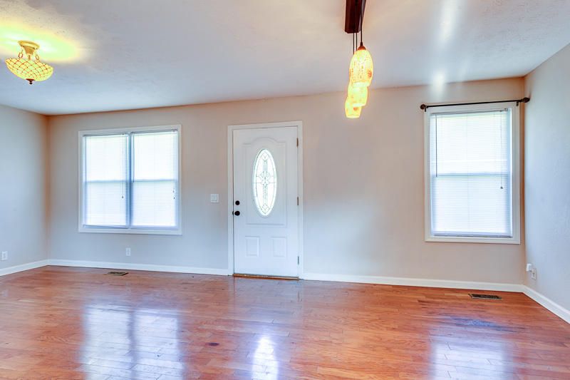 218 Fairmont Ave, Harriman, TN 37748