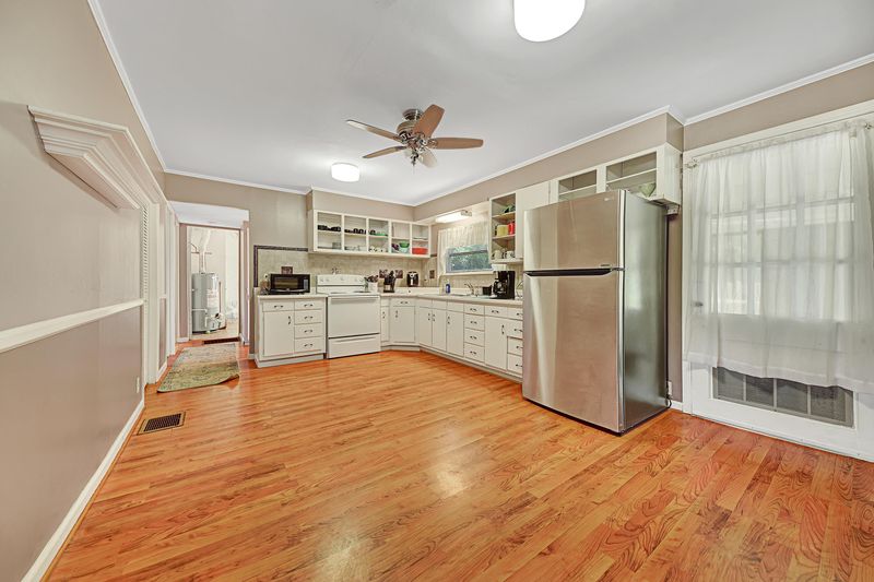 218 Illinois Ave, Oak Ridge, TN 37830