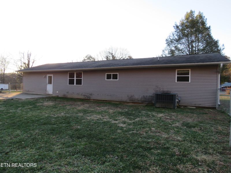218 Lee Vlg, Harriman, TN 37748