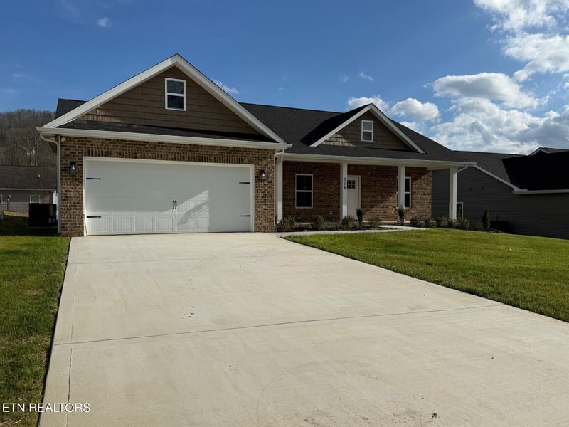 218 Mossy Rock Rd, Clinton, TN 37716