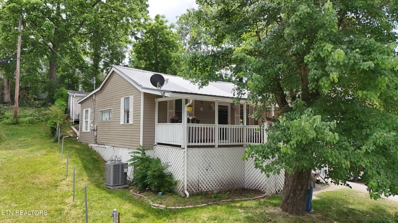 218 N Cross St, Oneida, TN 37841