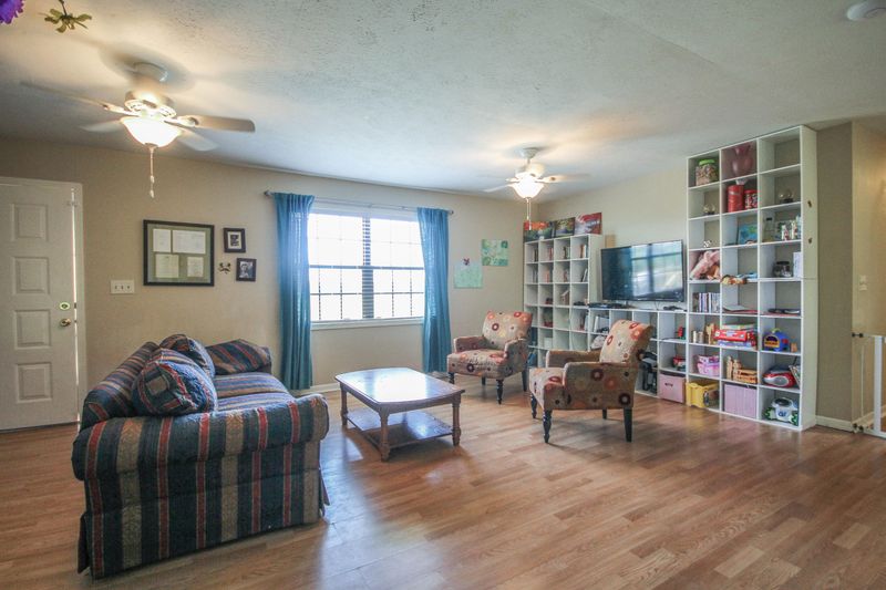 218 N Springview Rd, Maryville, TN 37801
