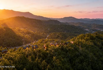 218 Pinnacle Dr, Gatlinburg, TN 37738