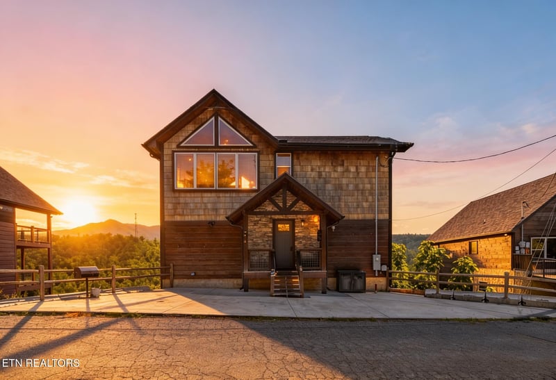 218 Pinnacle Dr, Gatlinburg, TN 37738
