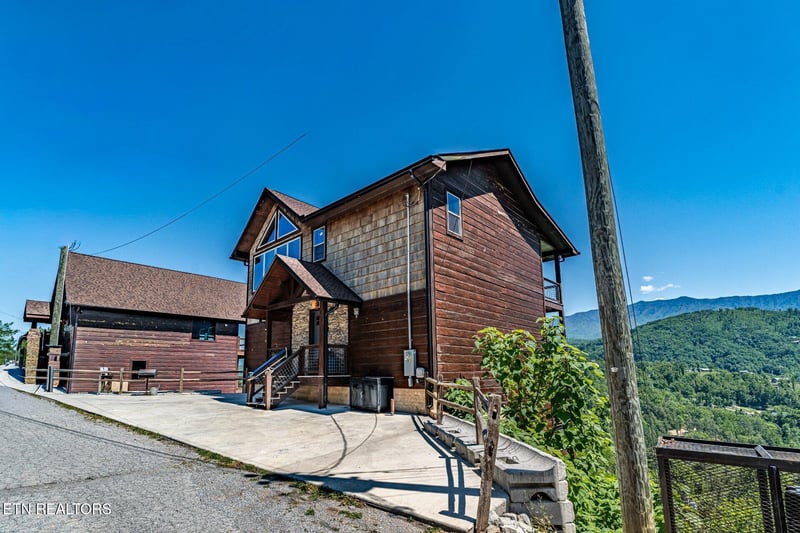 218 Pinnacle Dr, Gatlinburg, TN 37738