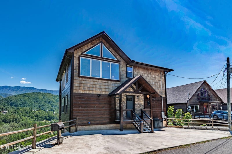 218 Pinnacle Dr, Gatlinburg, TN 37738