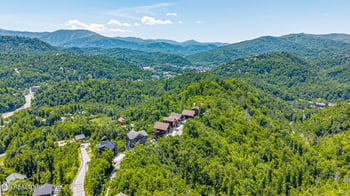 218 Pinnacle Dr, Gatlinburg, TN 37738