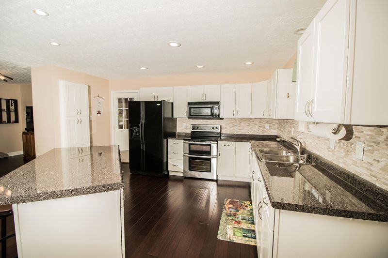 218 Scenic View Dr, Clinton, TN 37716