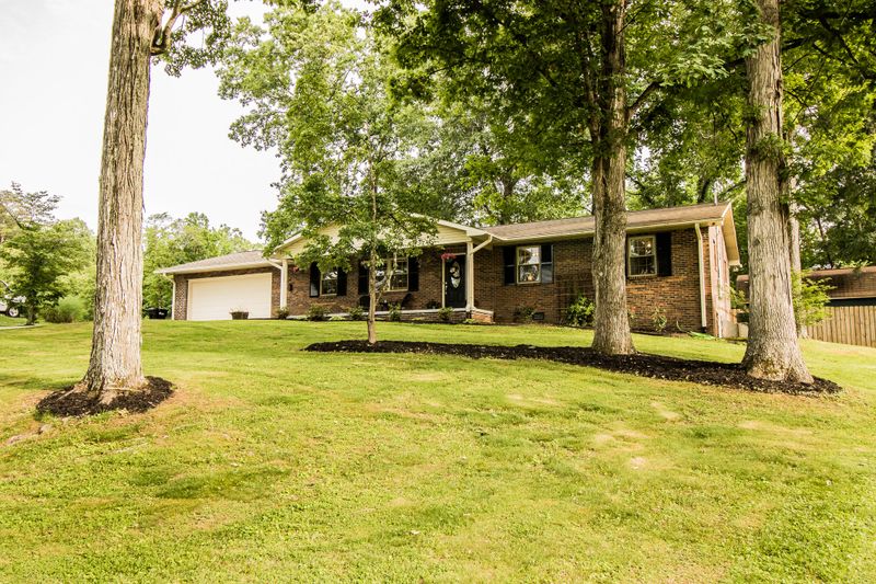 218 Scenic View Dr, Clinton, TN 37716