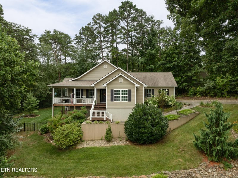 218 Seminole Cir, Loudon, TN 37774