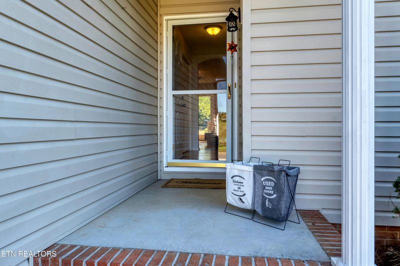 218 Twin Ridges Dr, Maryville, TN 37804