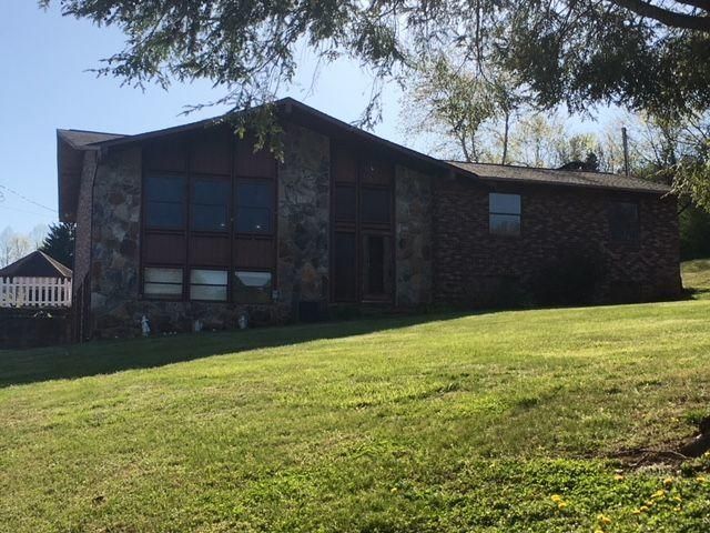 218 Woolsey Rd, Harriman, TN 37748