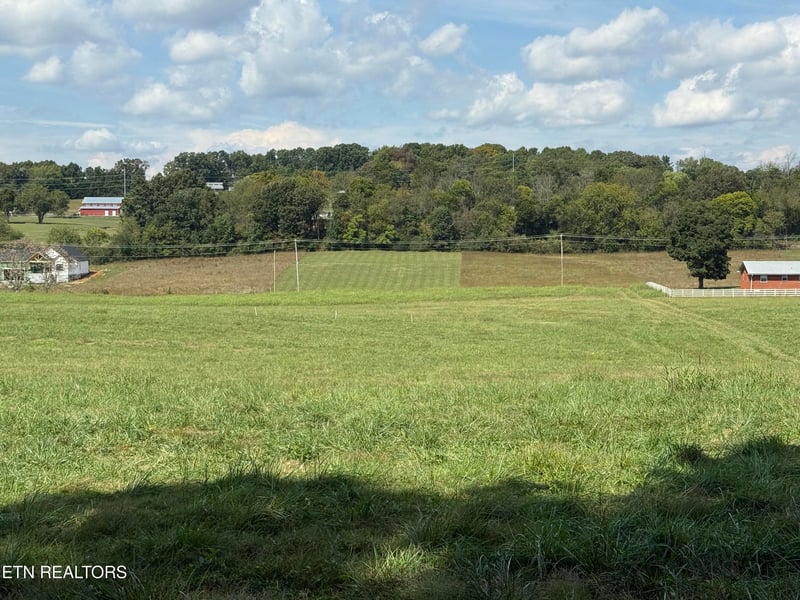 21804 Martel Rd, Lenoir City, TN 37772