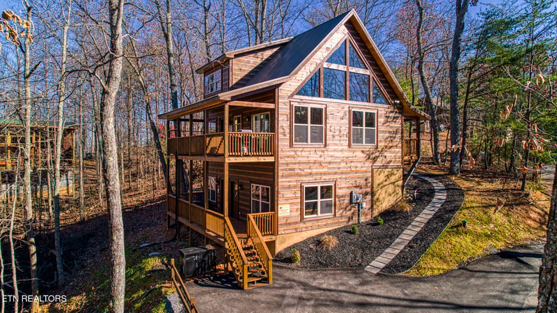 2184 Beach Front Dr, Sevierville, TN 37876