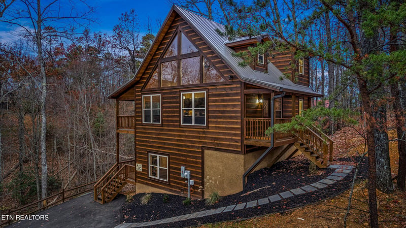 2184 Beach Front Dr, Sevierville, TN 37876