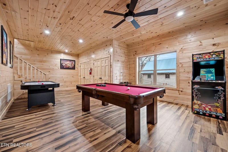 2184 Beach Front Dr, Sevierville, TN 37876