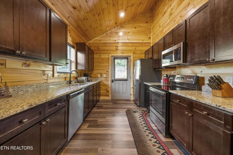 2184 Bear Haven Way, Sevierville, TN 37862