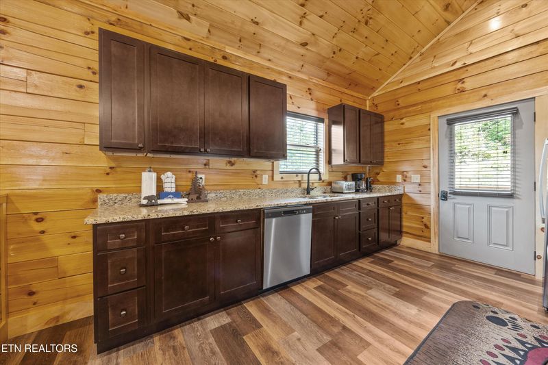 2184 Bear Haven Way, Sevierville, TN 37862