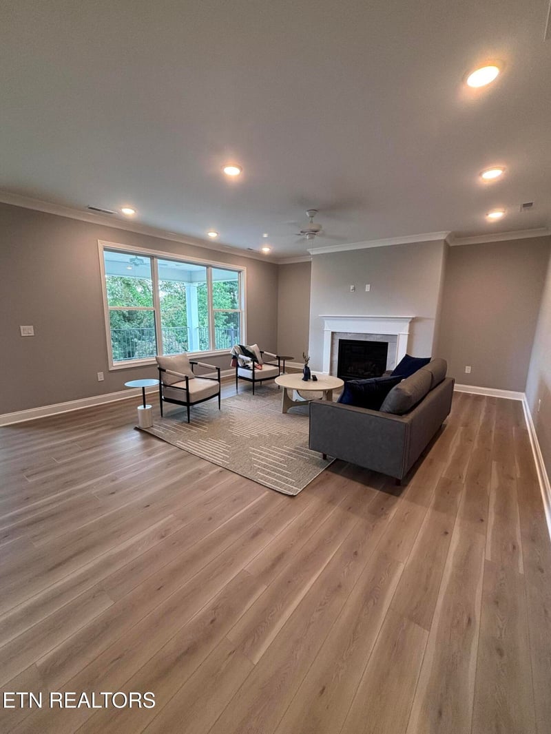 219 Bittersweet Ln, Lenoir City, TN 37771