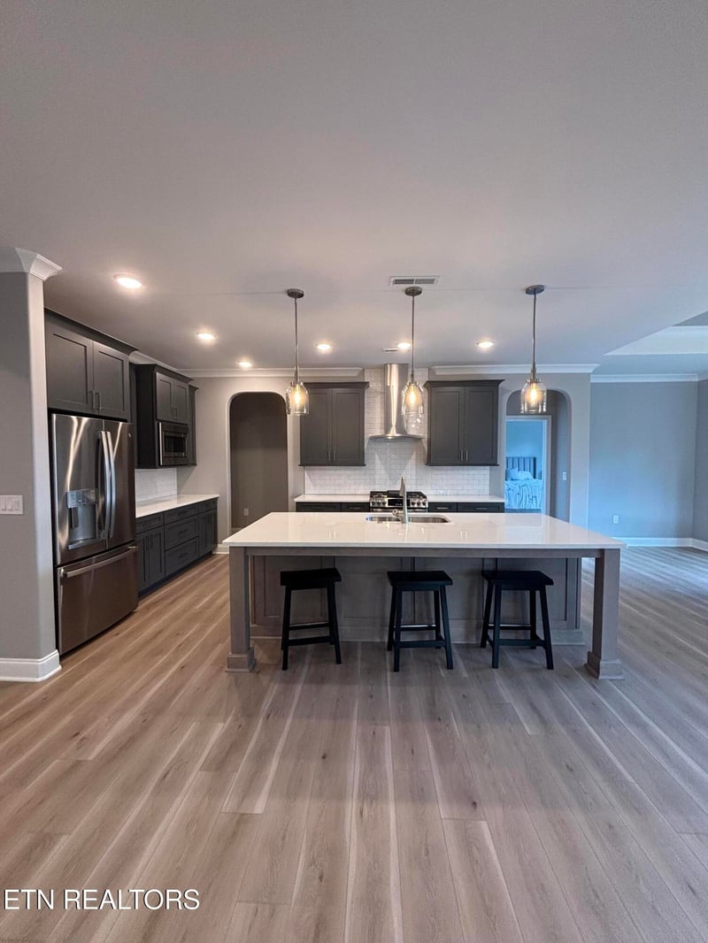 219 Bittersweet Ln, Lenoir City, TN 37771