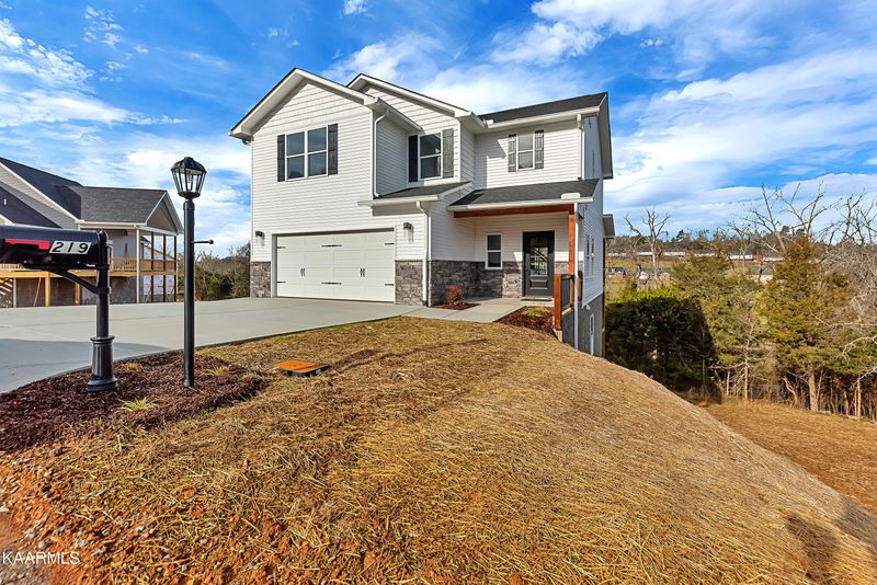 219 Clear Creek Rd, Kodak, TN 37764