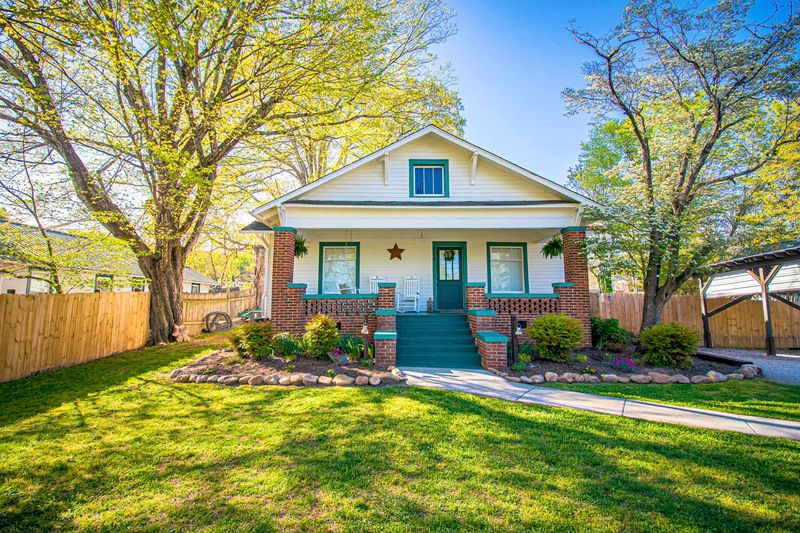 219 Howard St, Clinton, TN 37716