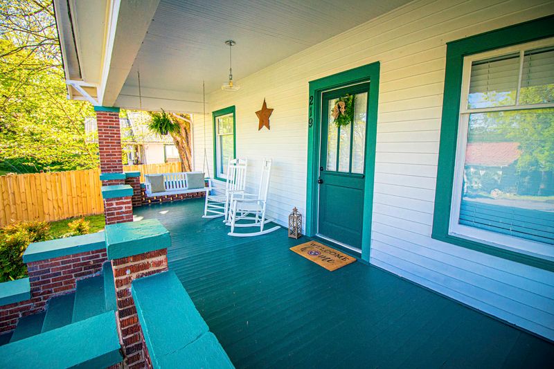 219 Howard St, Clinton, TN 37716