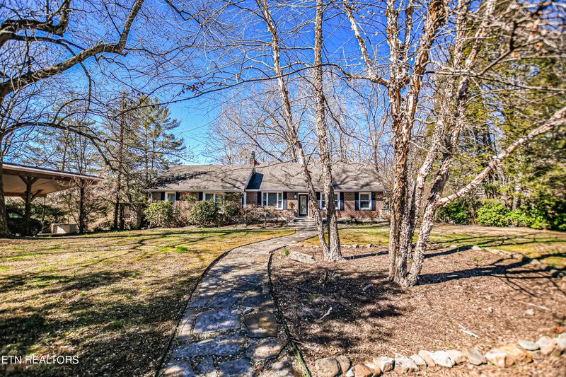 219 King Ln, Lafollette, TN 37766
