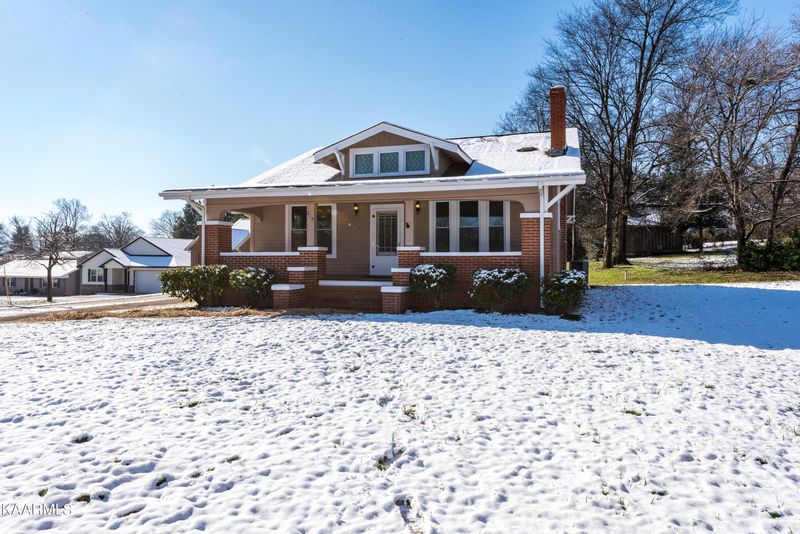 219 Lonas Dr, Maryville, TN 37803
