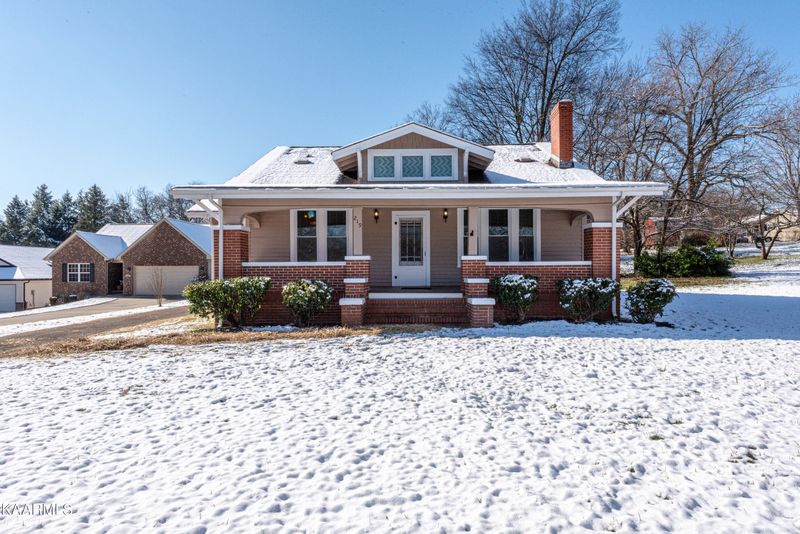 219 Lonas Dr, Maryville, TN 37803