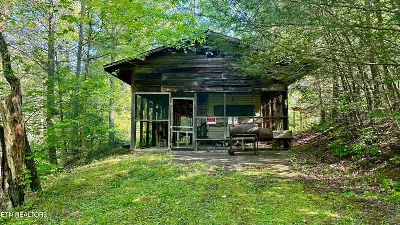 219 Tom Henry Rd, Townsend, TN 37882