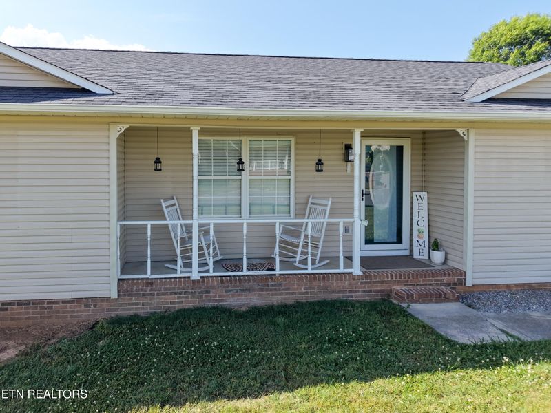 219 Twin Ridges Dr, Maryville, TN 37804