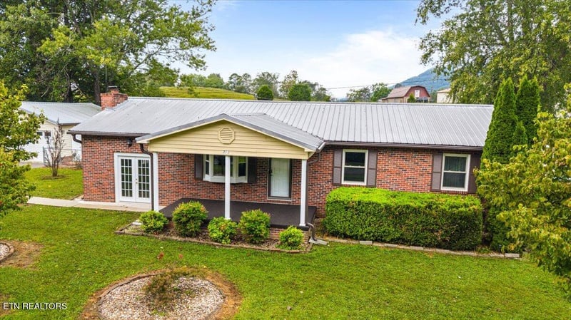 219 W Bowman Cir, Lafollette, TN 37766